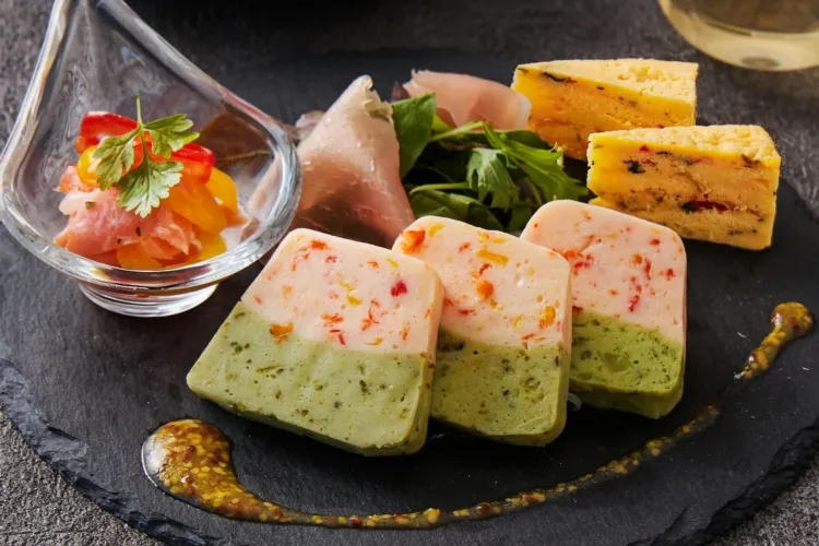 4種の彩り野菜テリーヌ 盛付画像1