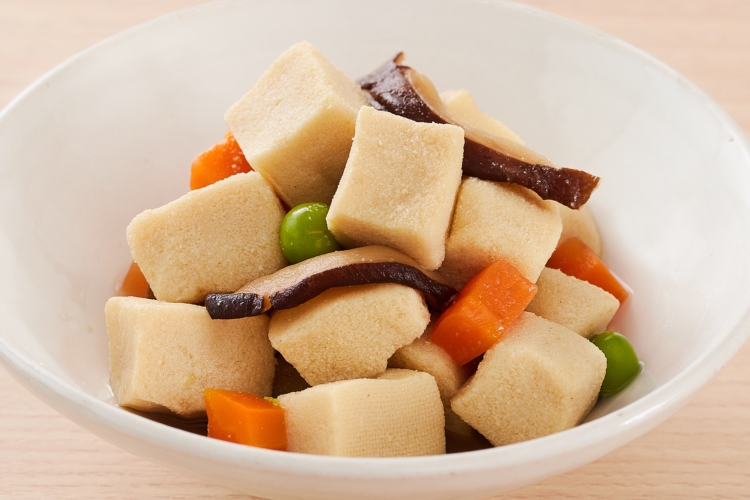 彩り高野豆腐の煮物 調理画像