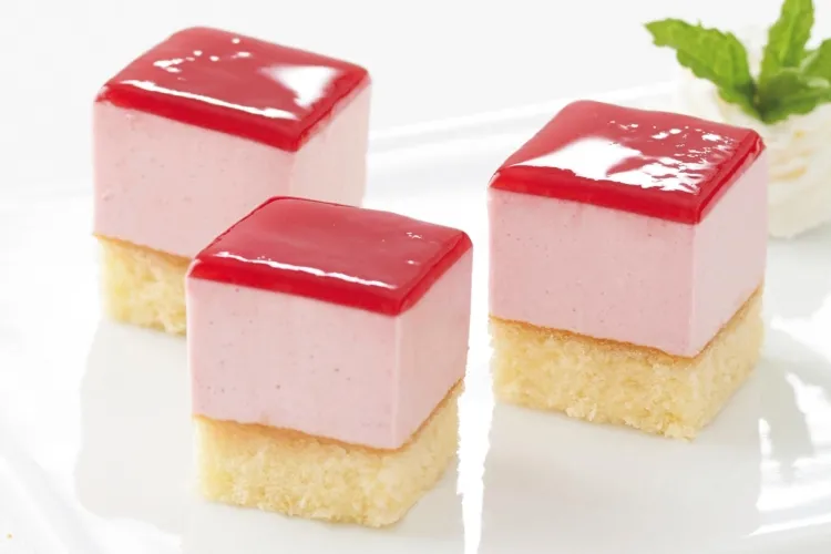 レアストロベリーケーキ