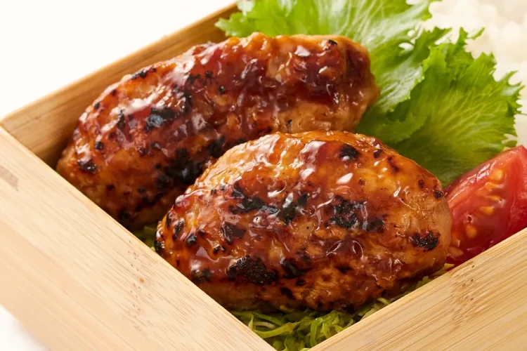 粗挽き炭火焼鶏つくね 盛付画像1