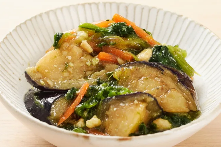 茄子とほうれん草のそぼろ和え