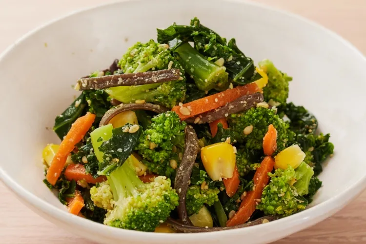 ブロッコリーとケールの胡麻和え 調理画像