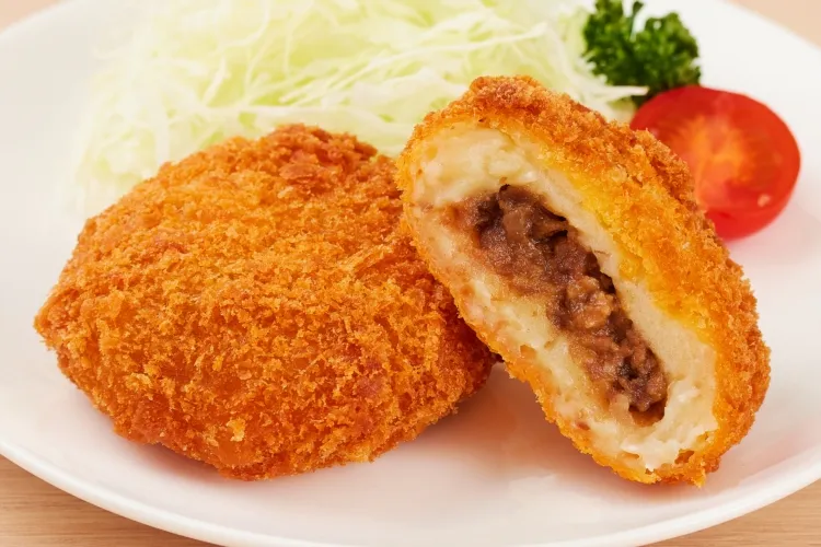 二層の牛肉入りコロッケ65 調理画像