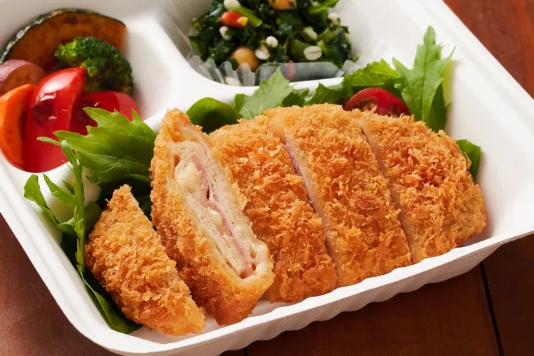濃厚チーズの豚肉ベーコンカツ120 盛付画像1