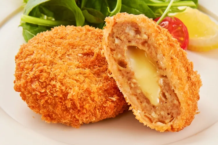 チーズソースinメンチ60