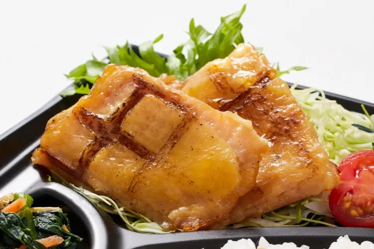 網目付きチキンステーキ40 盛付画像1