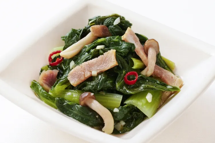 国産小松菜とベーコンのぺペロン