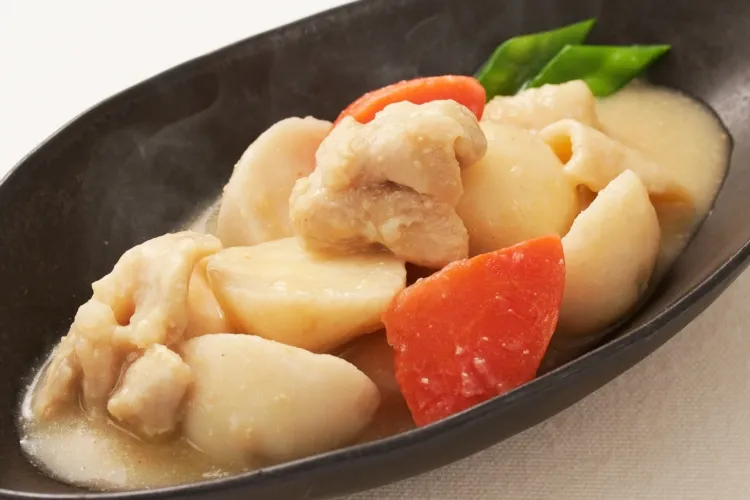 鶏と里芋の白味噌煮 調理画像