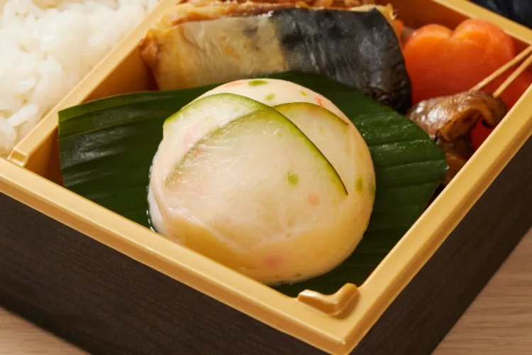 ふんわり翡翠真丈 盛付画像1