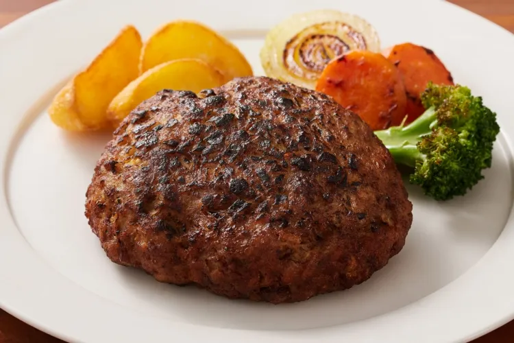 3種チーズの直火焼きハンバーグ 盛付画像1